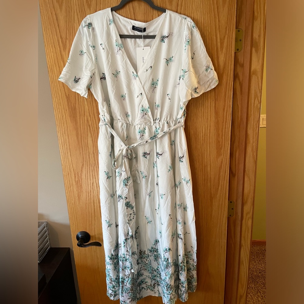 Floral Faux wrap dress with POCKETS!
